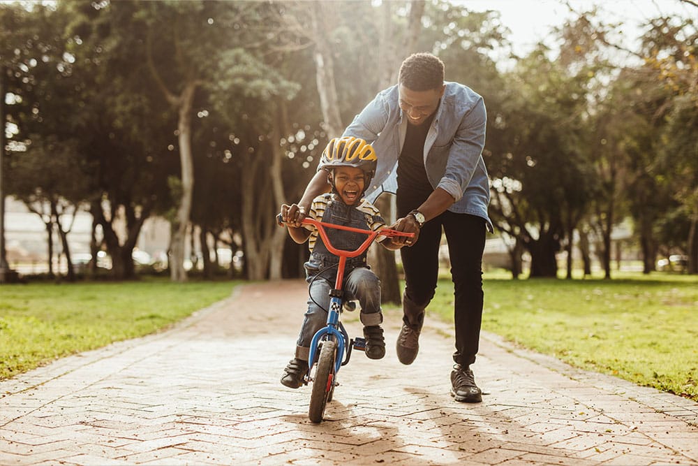 Financial-wellbeing-tips_01.24 Man enjoying family time after improving his financial wellbeing